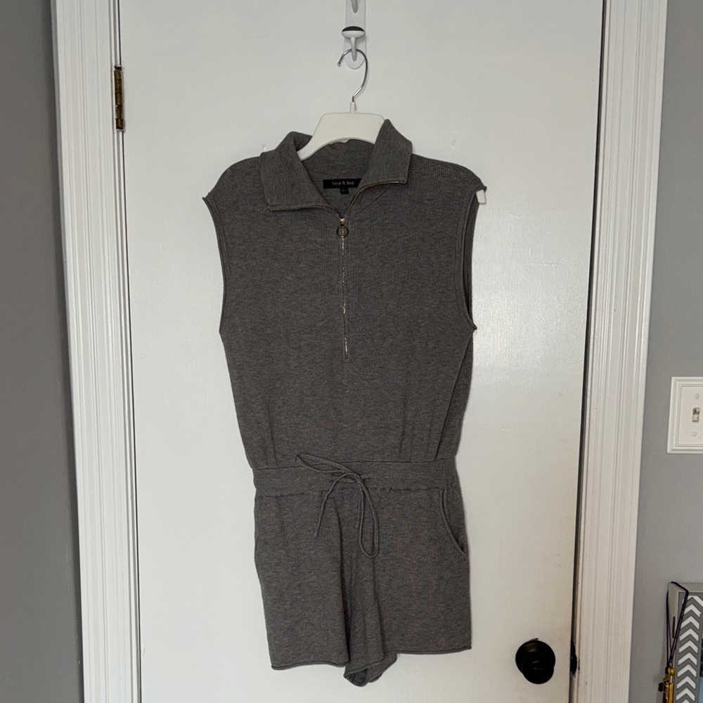 Strut and bolt-Gray Sleeveless Zip-Up Romper- size small